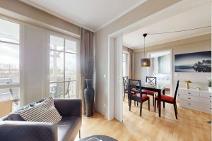 Wohnzimmer mit Blick in die Küche