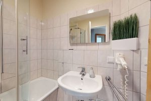 Badezimmer mit Badewanne