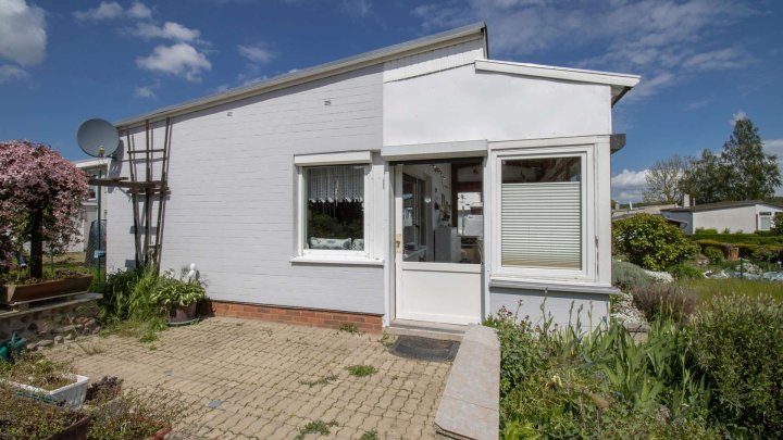 Eigentumsgrundstück mit Ferienbungalow mit Wasserblick in Drigge auf der Insel Rügen