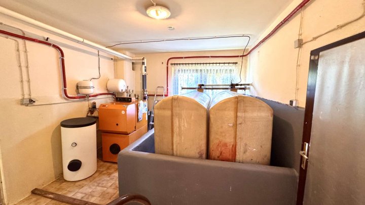 Zweifamilienhaus mit großem Grundstück in Alleinlage