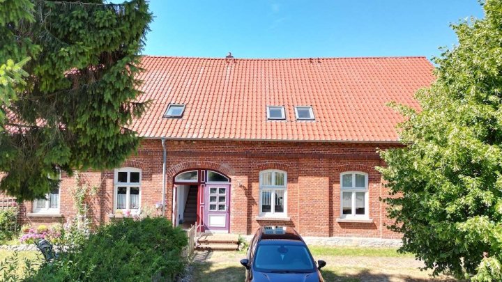Mehrfamilienhaus (Doppelhaushälfte) – Kapitalanlage mit stabilen Mieteinnahmen