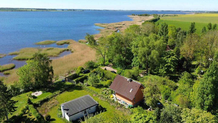 Ihr Rückzugsort am Wasser – Idyllisches Ferienhaus mit Blick auf den Großen Jasmunder Bodden
