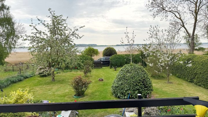 Ihr Rückzugsort am Wasser – Idyllisches Ferienhaus mit Blick auf den Großen Jasmunder Bodden