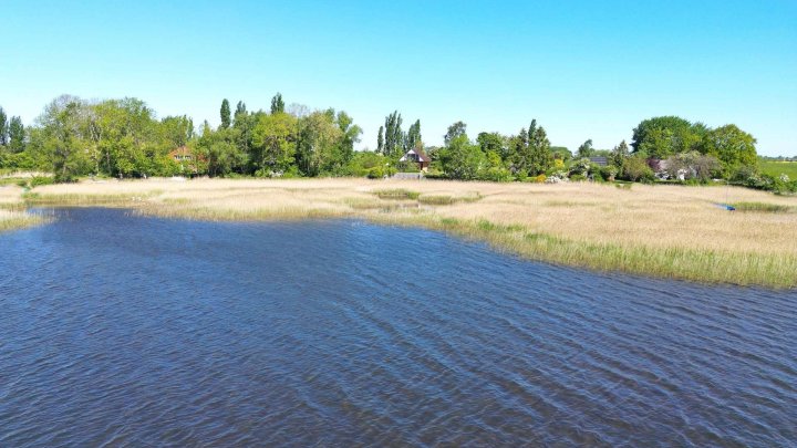 Ihr Rückzugsort am Wasser – Idyllisches Ferienhaus mit Blick auf den Großen Jasmunder Bodden